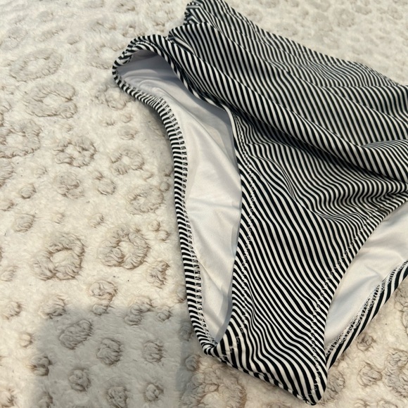 NWT 
Women’s Cupshe Bikini Bottom Size Small - Picture 2 of 6